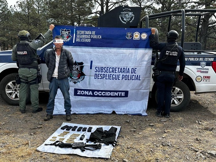 Hombre es detenido con arma y más de 100 cartuchos útiles